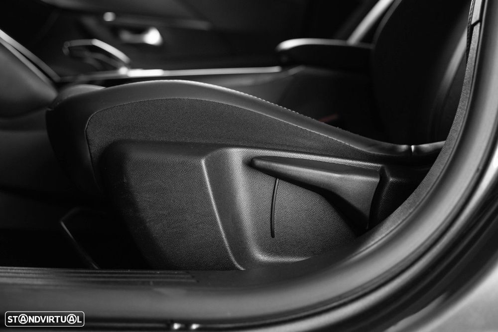 Peugeot 2008 1.5 BlueHDi Allure EAT8 - 44