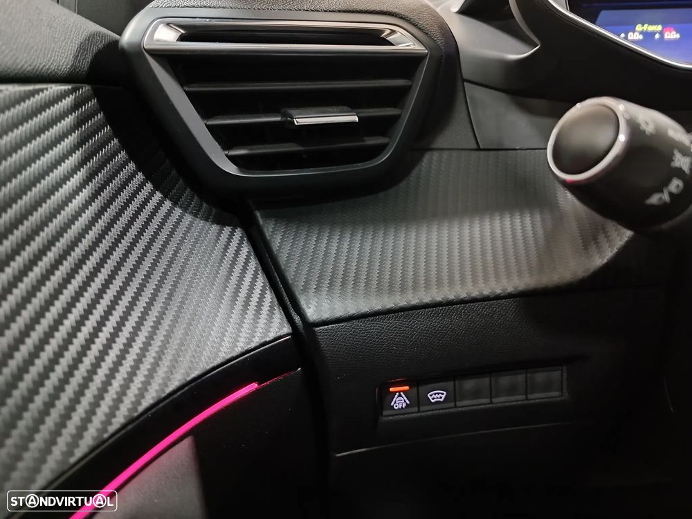 Peugeot 2008 1.2 PureTech GT Line - 23