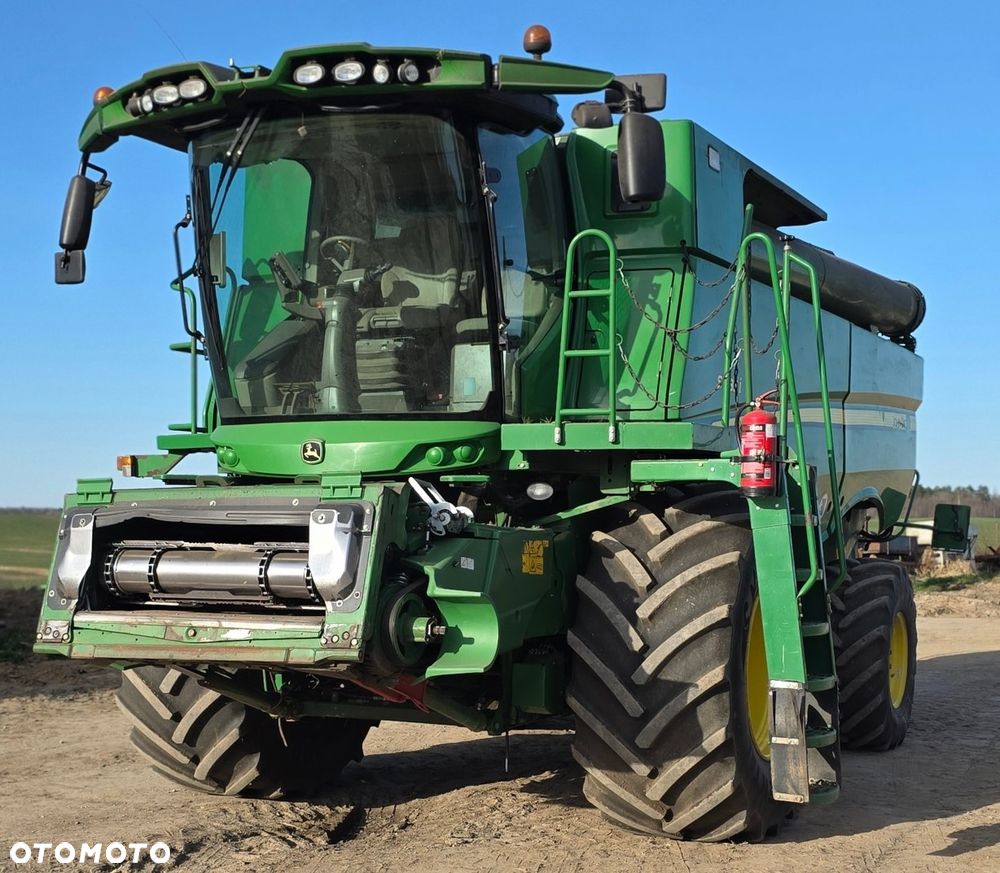 John Deere S685 - 1