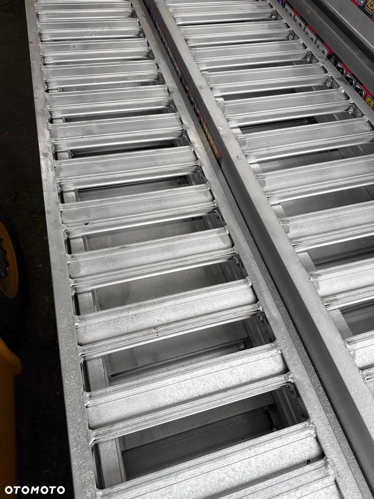 Najazdy rampy aluminiowe samoczyszczące 4m do 5800kg, dostawa 2-4 dni