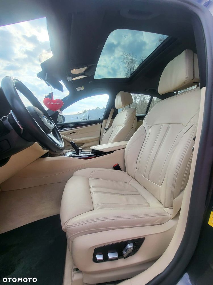 BMW Seria 5 530e iPerformance xDrive - 24