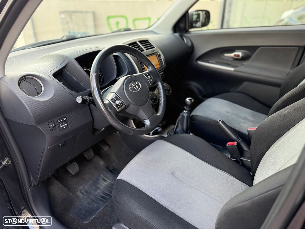 Toyota Urban Cruiser 1.4 D-4D High Pack +NAVI - 6