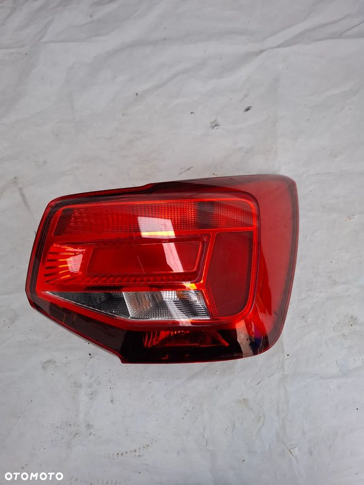 AUDI Q2 LAMPA PRAWA TYŁ - 1