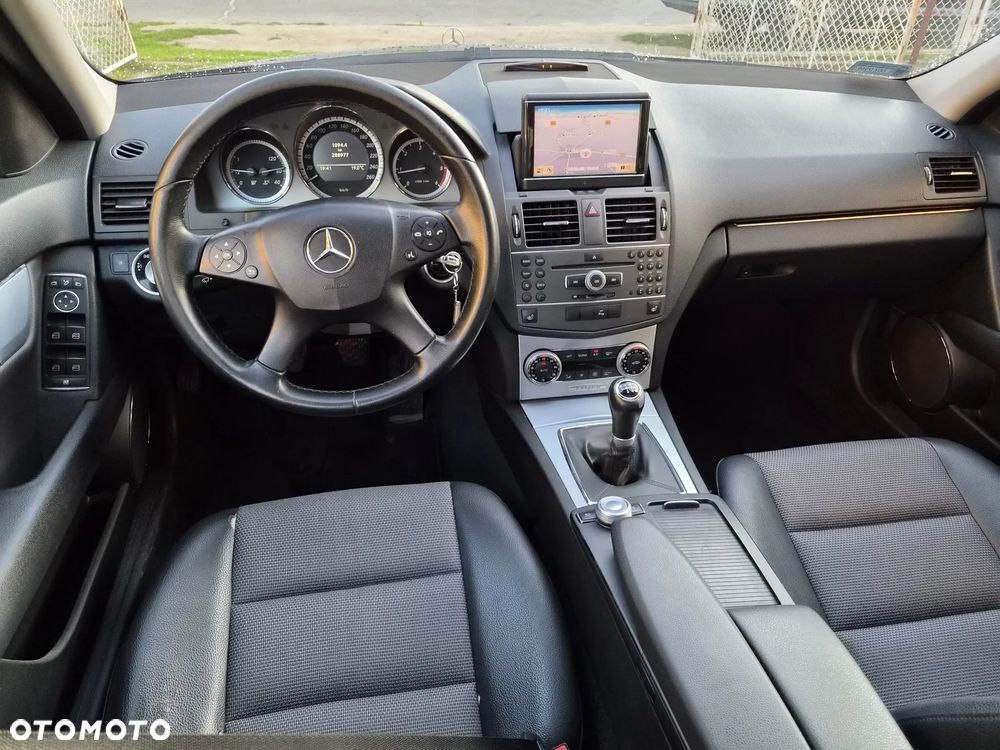 Mercedes-Benz Klasa C 220 CDI DPF BlueEFFICIENCY Avantgarde Edition - 13