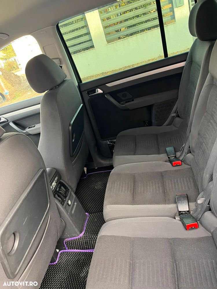 Volkswagen Touran 2.0 TDI DPF Highline DSG - 3