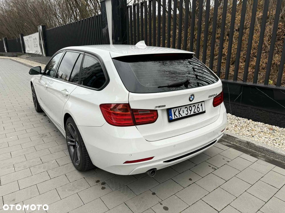 BMW Seria 3 320d xDrive Sport-Aut Sport Line - 4