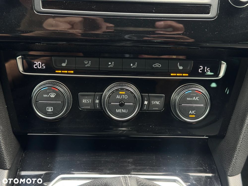 Volkswagen Passat Variant 2.0 TDI SCR (BlueMotion Technology) Highline - 29