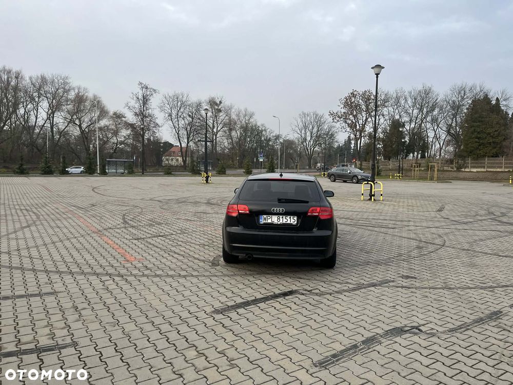 Audi A3 Sportback 1.6 TDI S line Sportpaket - 6