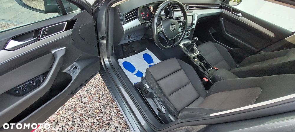 Volkswagen Passat 1.6 TDI BMT Comfortline - 17