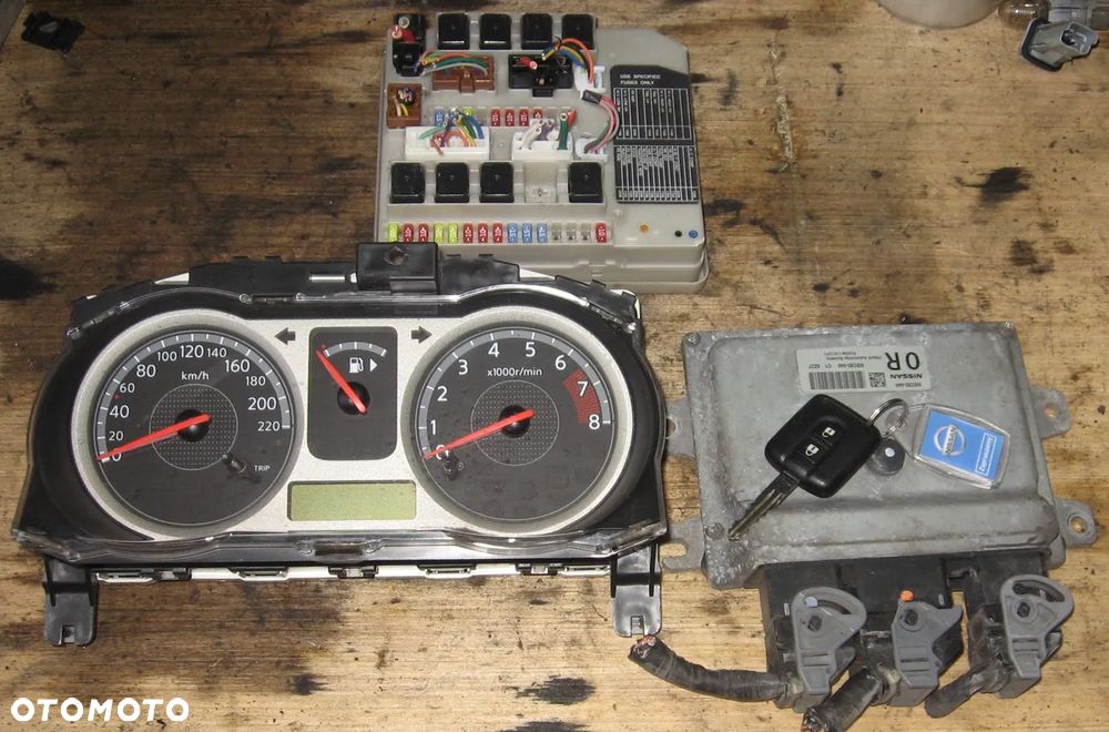 sterownik silnika NOTE E11 1.6 16V MEC93-040 NISSAN zestaw startowy komputer - 1