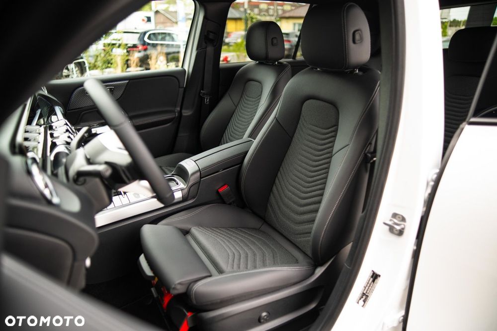 Mercedes-Benz GLB - 22