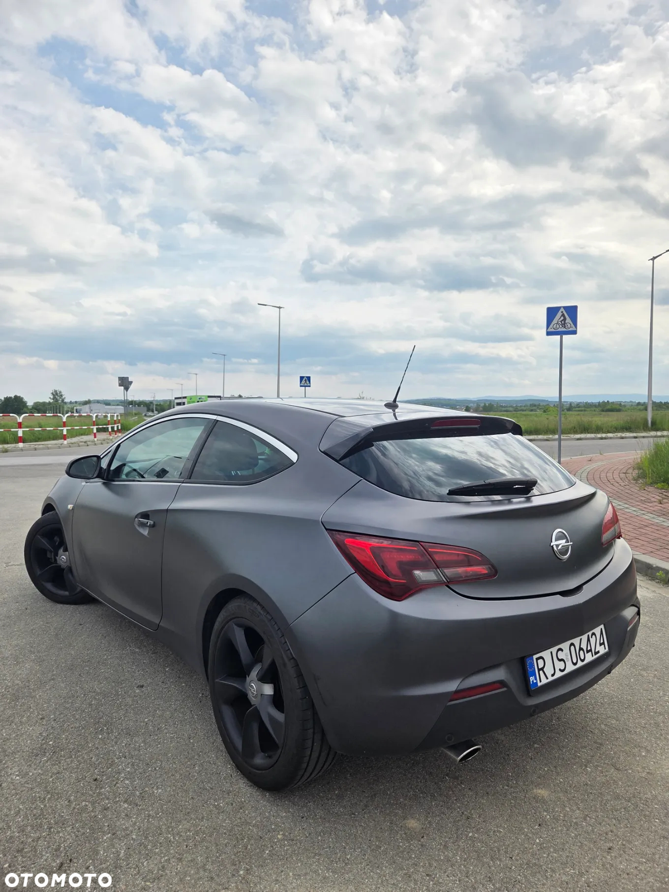 Opel Astra GTC 1.6 Turbo Edition - 2
