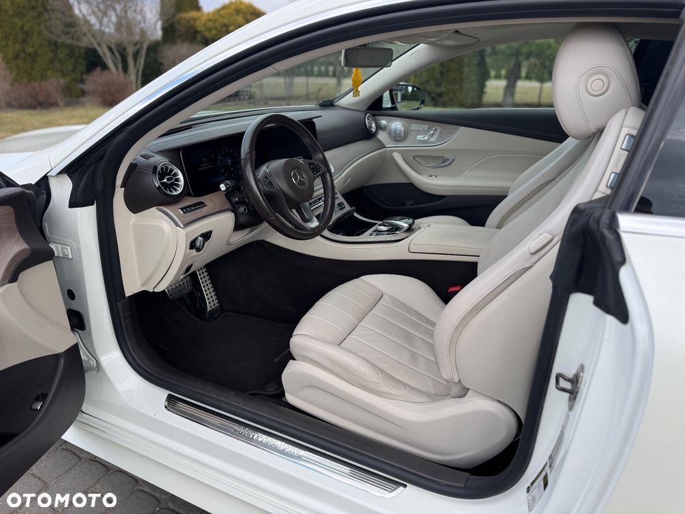 Mercedes-Benz Klasa E 400 4-Matic 9G-TRONIC - 21