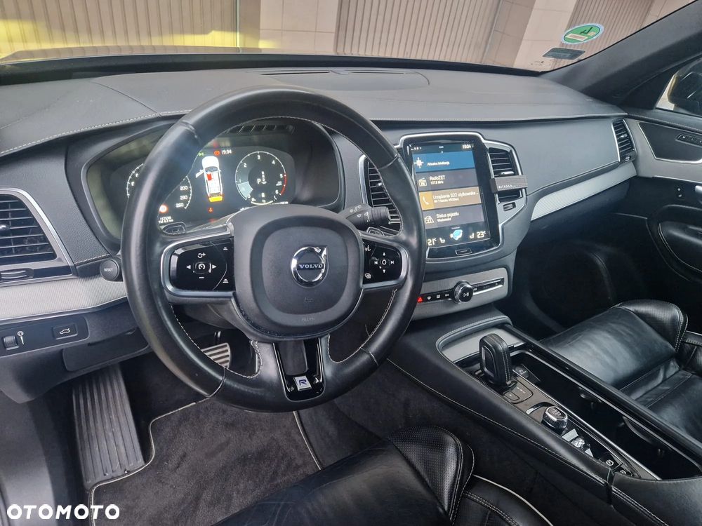 Volvo XC 90 D5 AWD R-Design 7os - 24