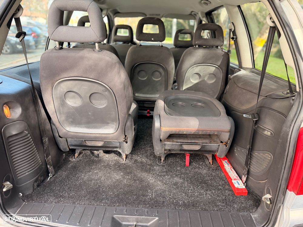 VW Sharan 1.9 TDI Comfortline Family - 6