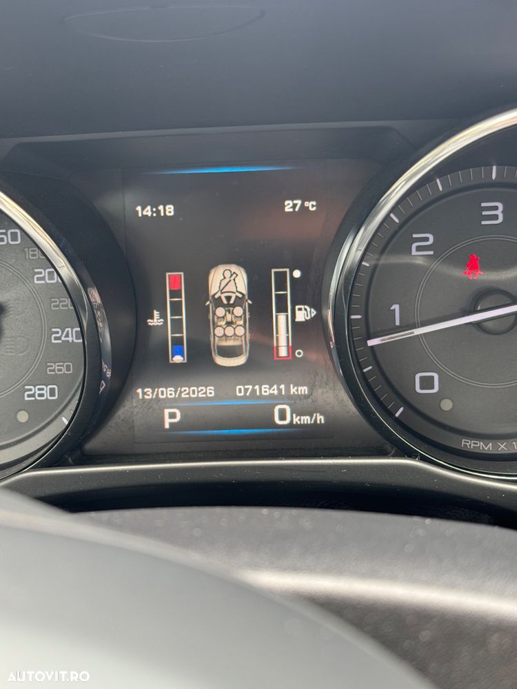 Jaguar XE 2.0 Pure - 4