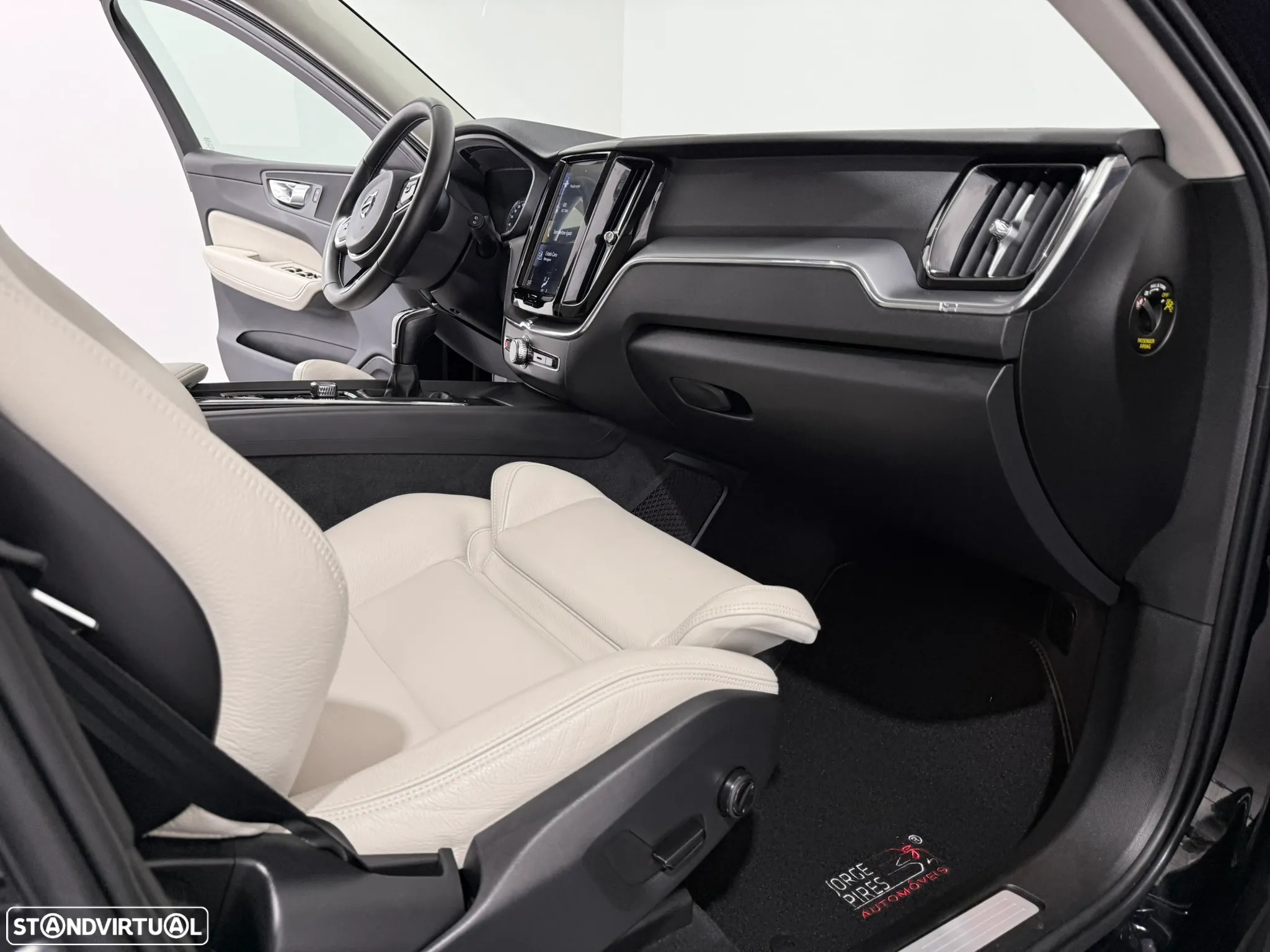Volvo XC 60 2.0 D4 Momentum Plus - 37