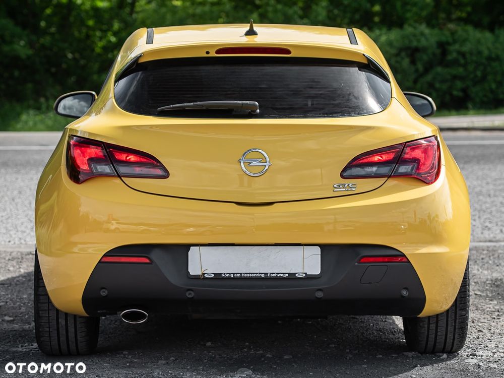 Opel Astra 1.6 T Cosmo - 11