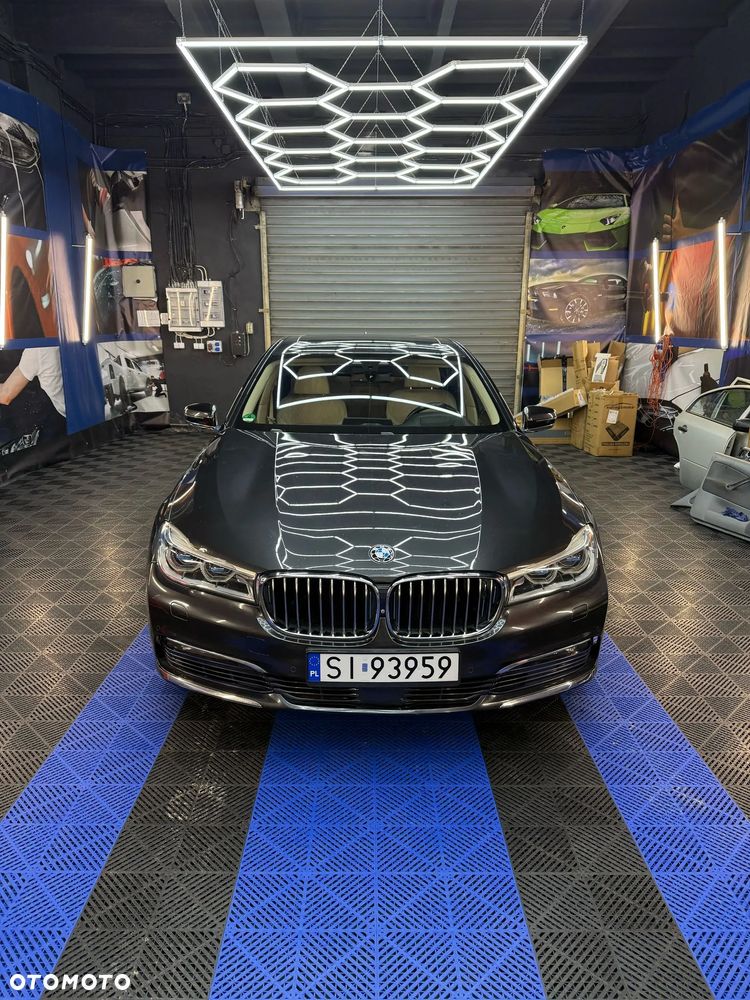 BMW Seria 7 ver-750i-xdrive-edition-exclusive - 1