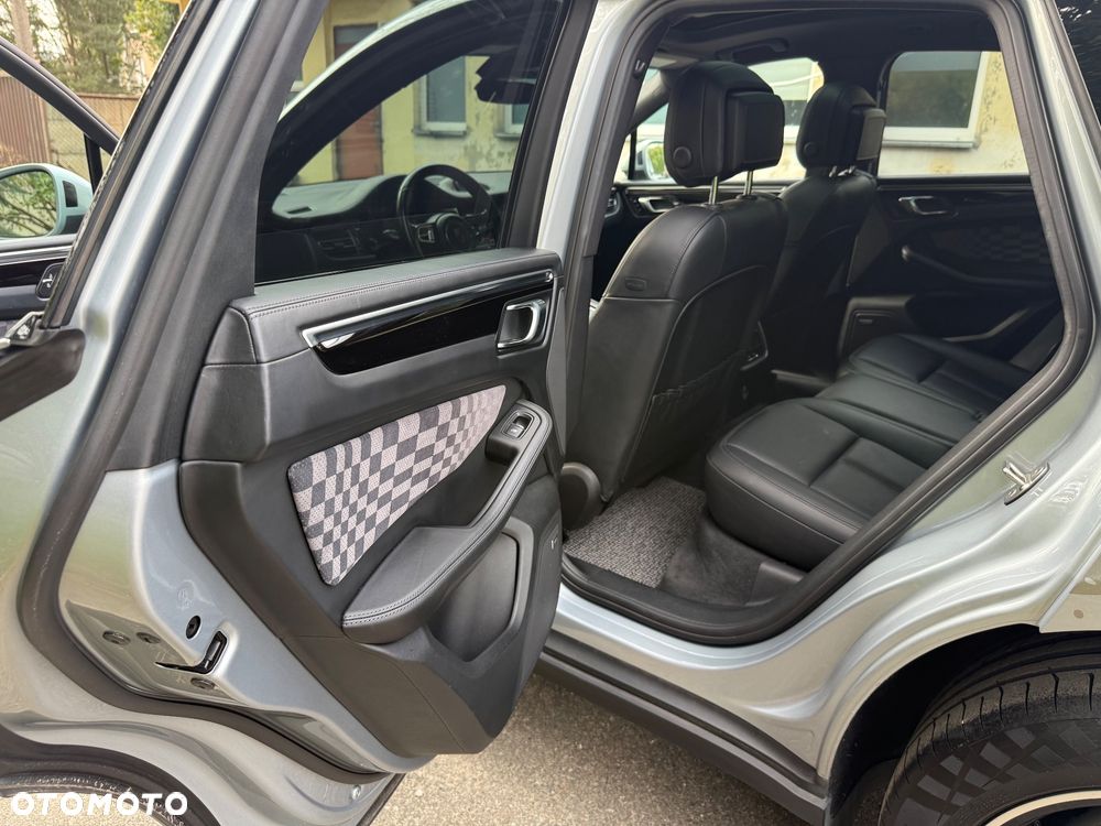 Porsche Macan S - 16