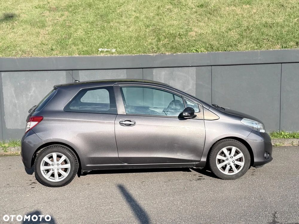 Toyota Yaris 1.33 Premium - 2