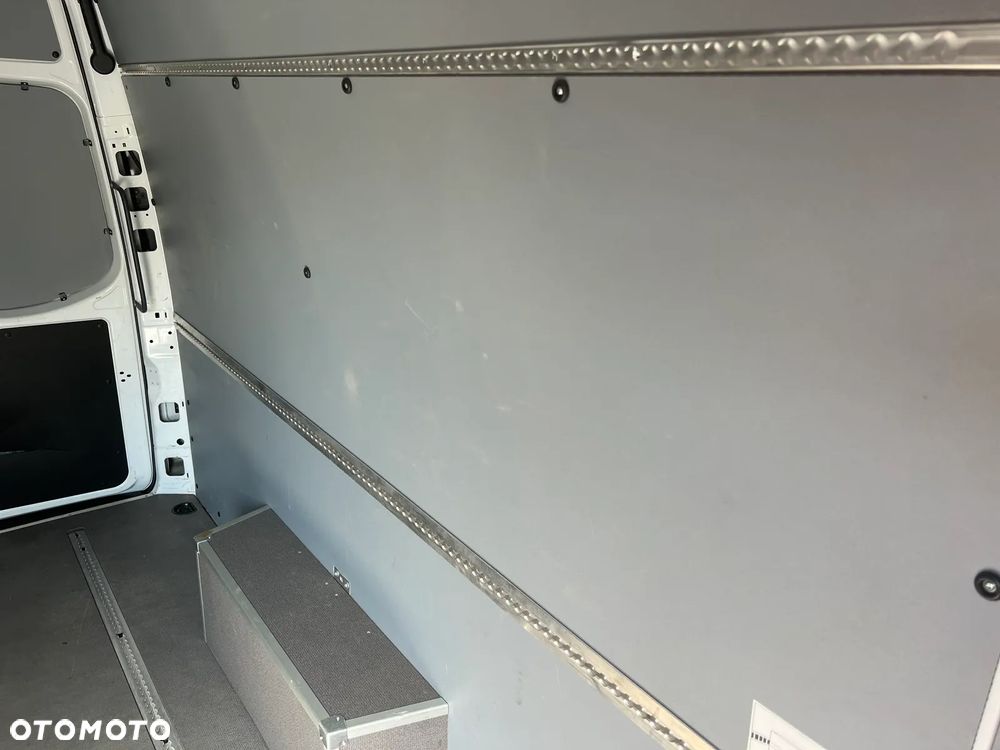 Mercedes-Benz Sprinter - 20