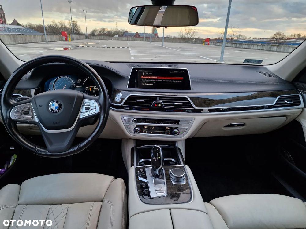 BMW Seria 7 740Le iPerformance - 10