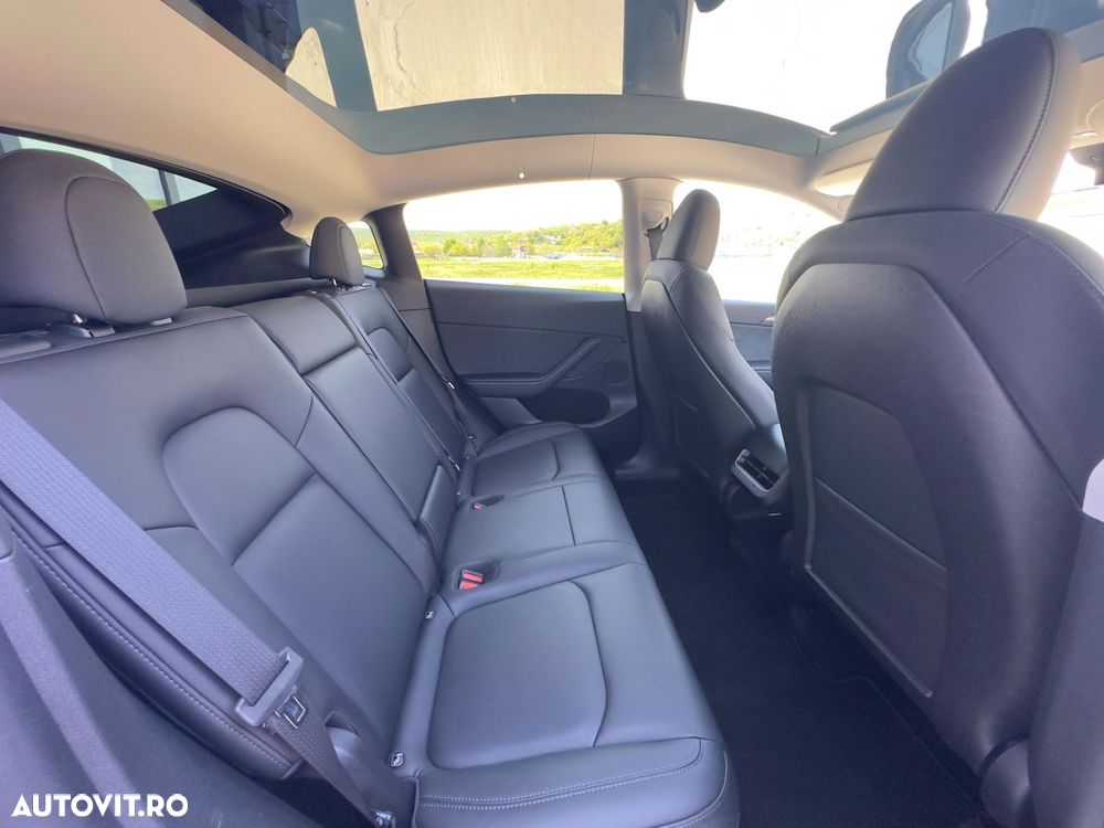 Tesla Model Y Long Range Dual Motor AWD - 19