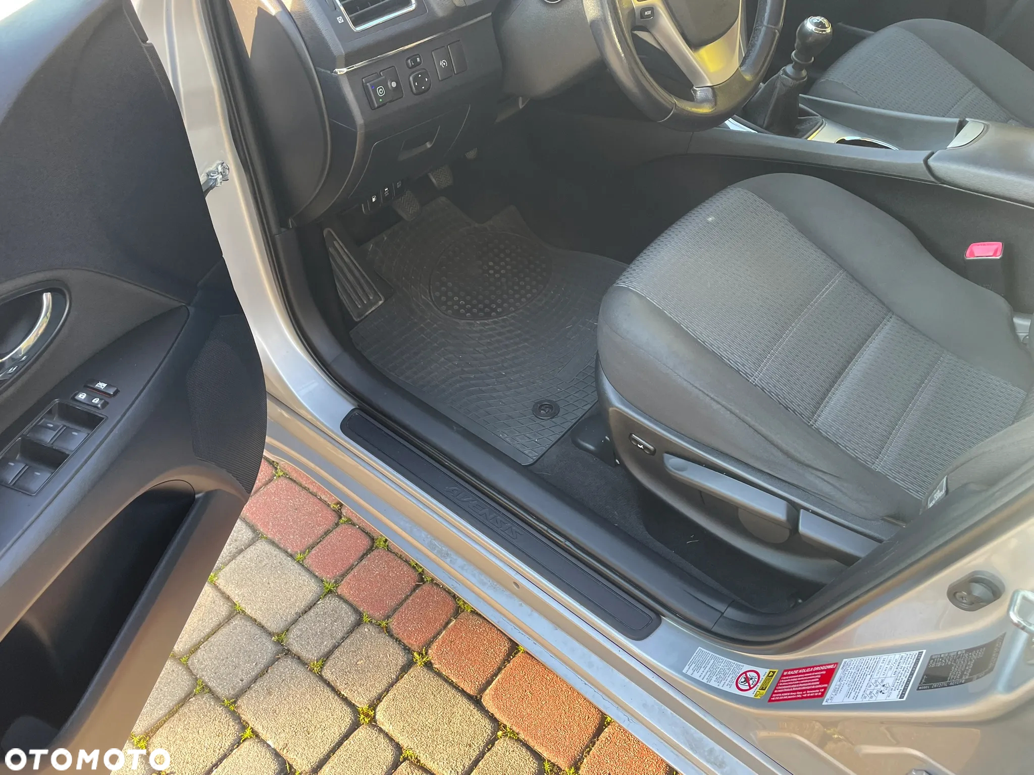 Toyota Avensis 1.8 Premium - 12