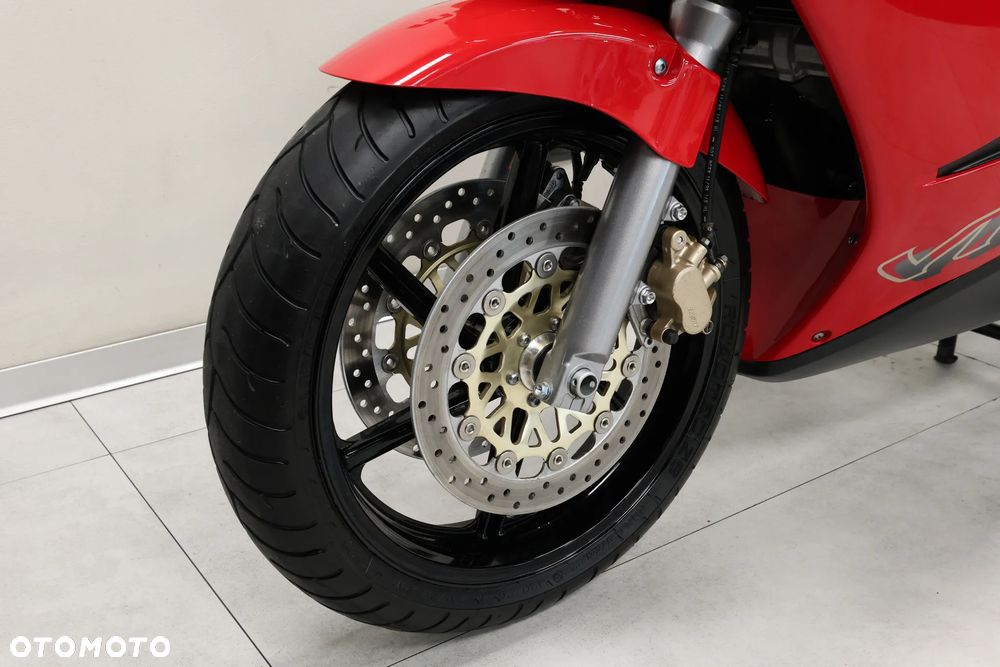 Honda VFR - 29