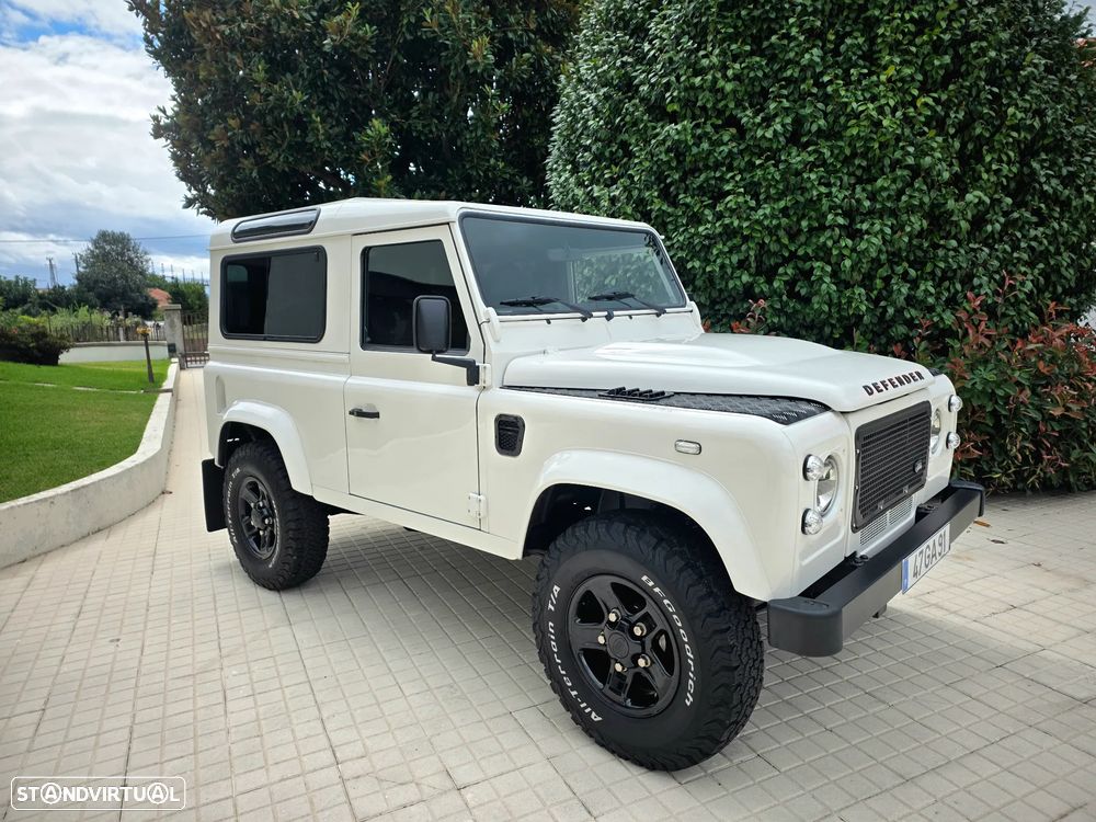 Land Rover Defender - 36