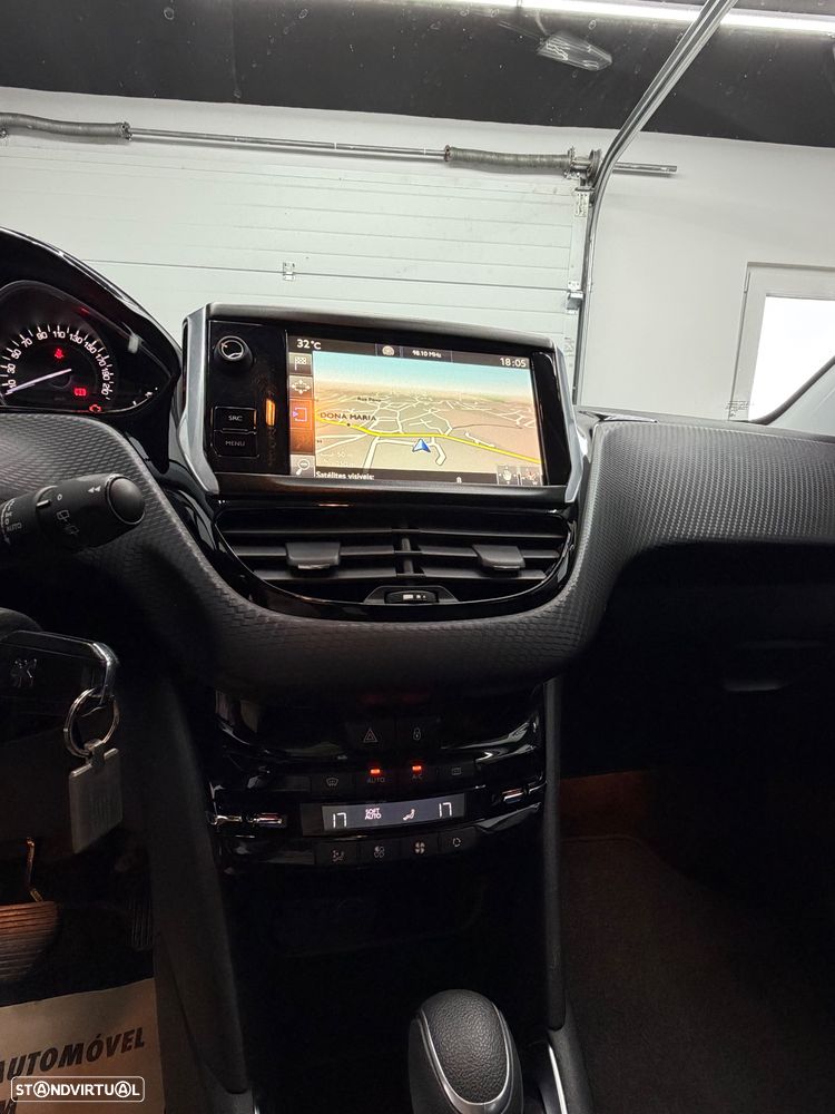 Peugeot 208 1.2 PureTech Allure EAT6 - 10