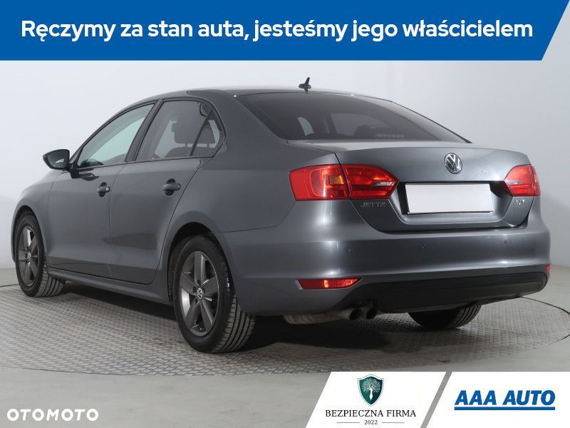 Volkswagen Jetta - 5