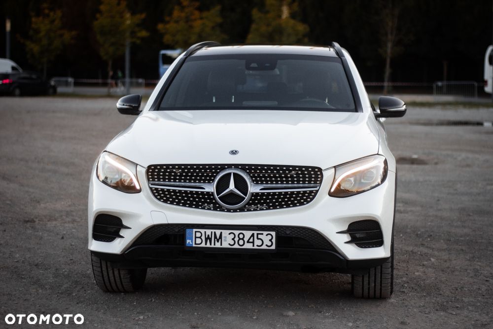 Mercedes-Benz GLC 300 4Matic 9G-TRONIC AMG Line - 11
