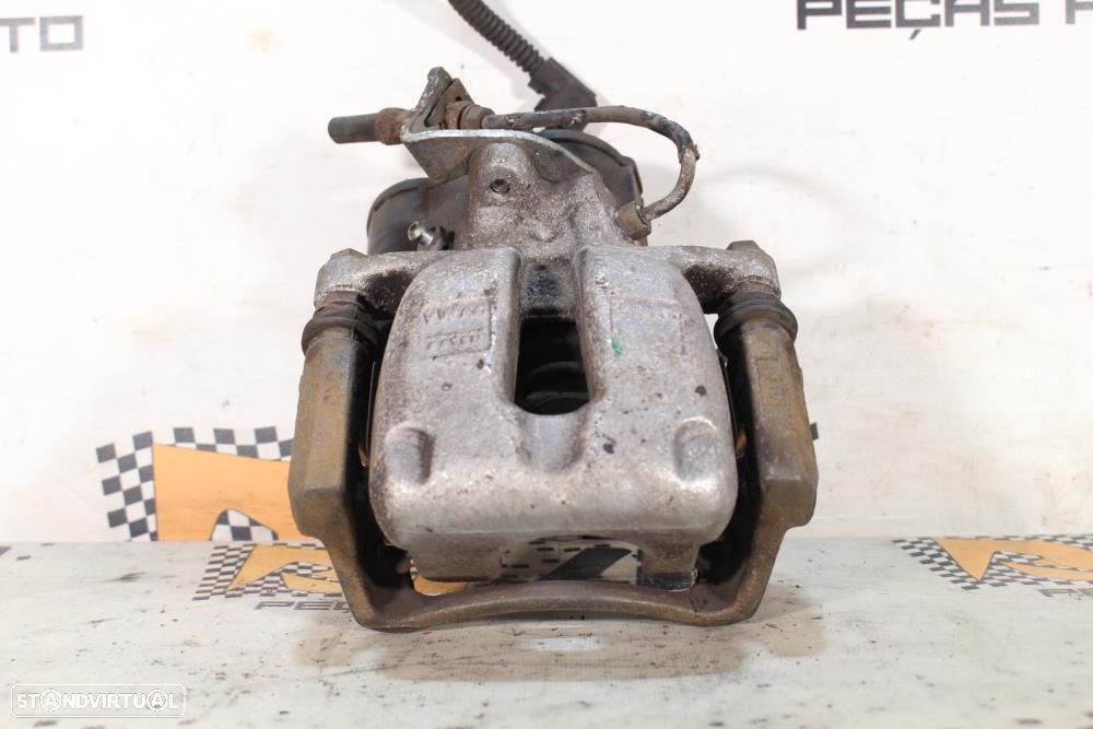 Pinça Volkswagen Passat (3C2)  32332267L / 32332267 L / Pinça Traseira - 1