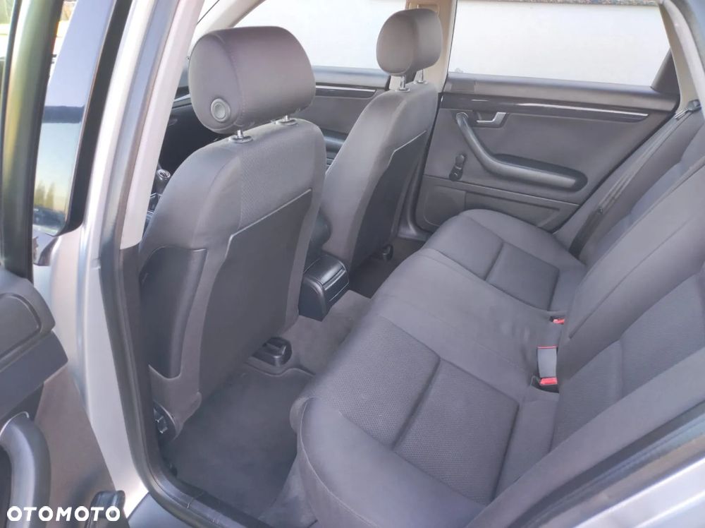 Audi A4 Limousine - 8