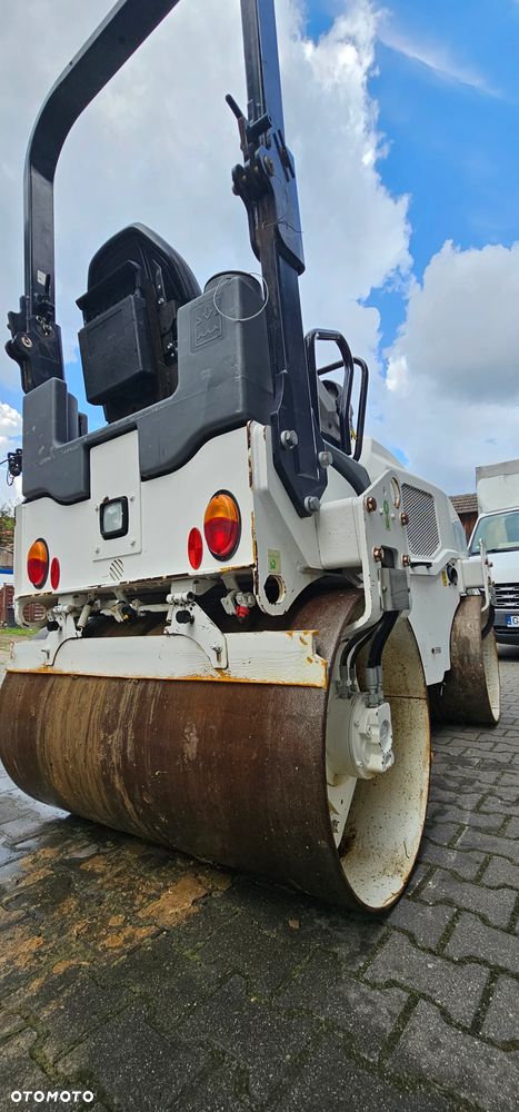Caterpillar CAT CB 24 B cat CB24B walec drogowy - 16