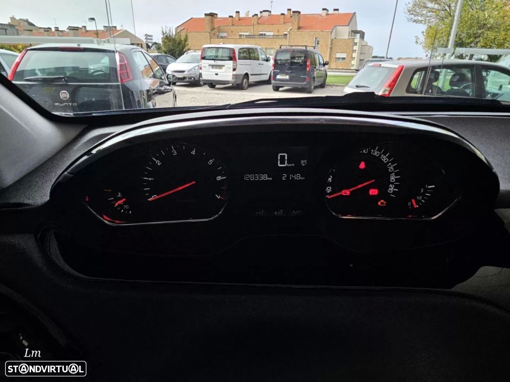 Peugeot 208 1.2 VTi SE Style - 13