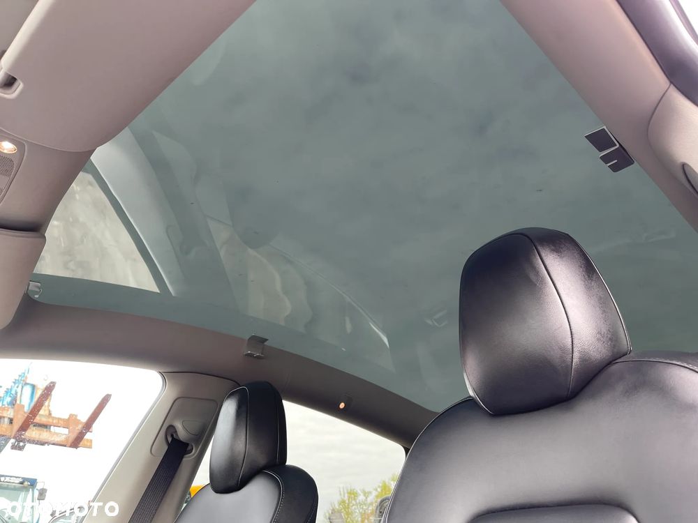 Tesla Model Y Long Range Dual Motor AWD - 22