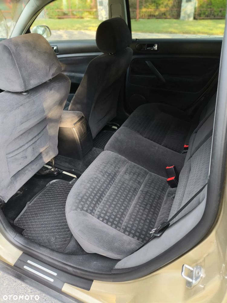 Volkswagen Passat 1.8T Comfortline - 13