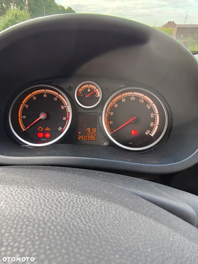 Opel Corsa 1.4 16V Cosmo - 8