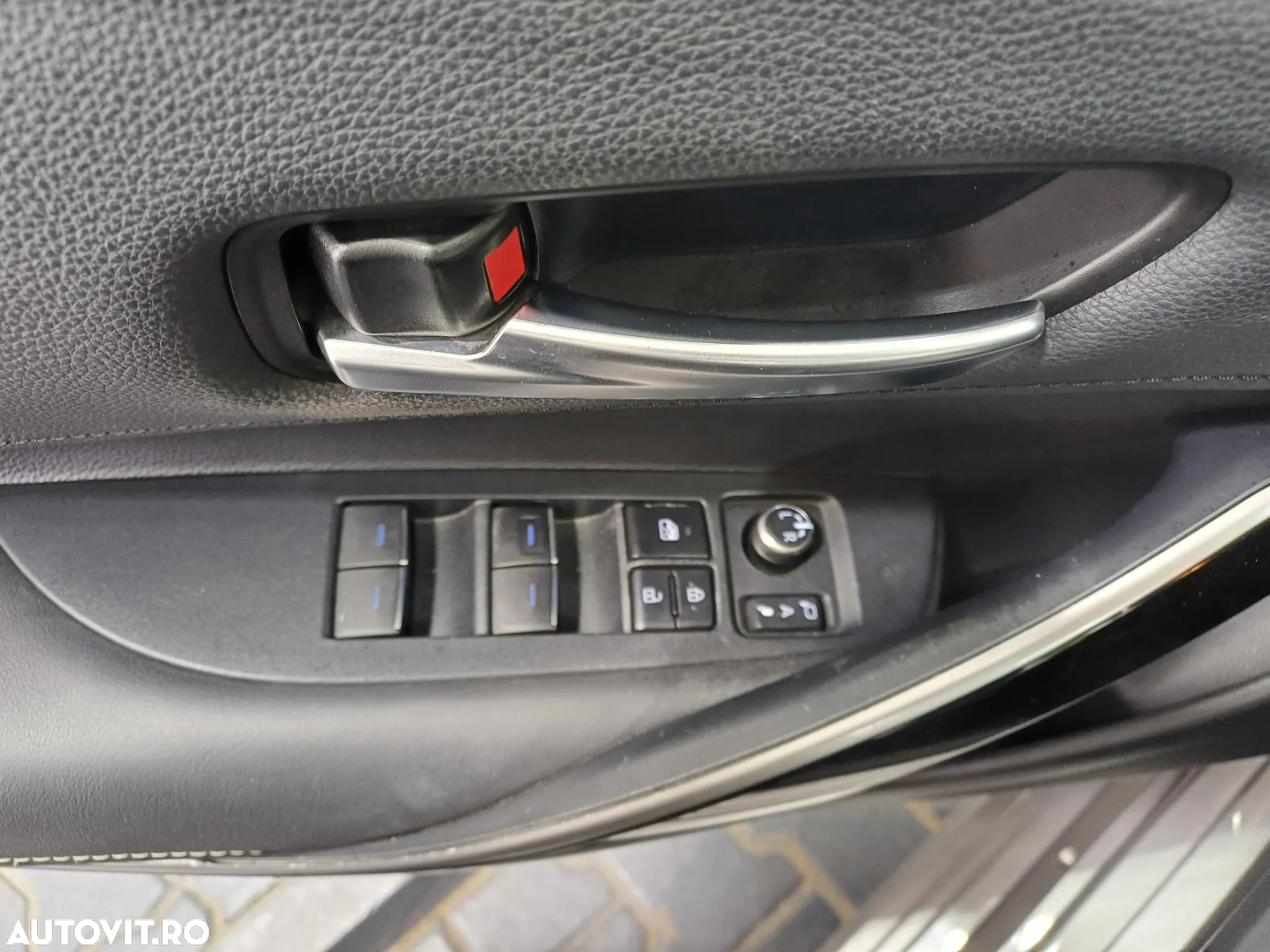Toyota Corolla 1.8 HSD Exclusive interior Negru - 8