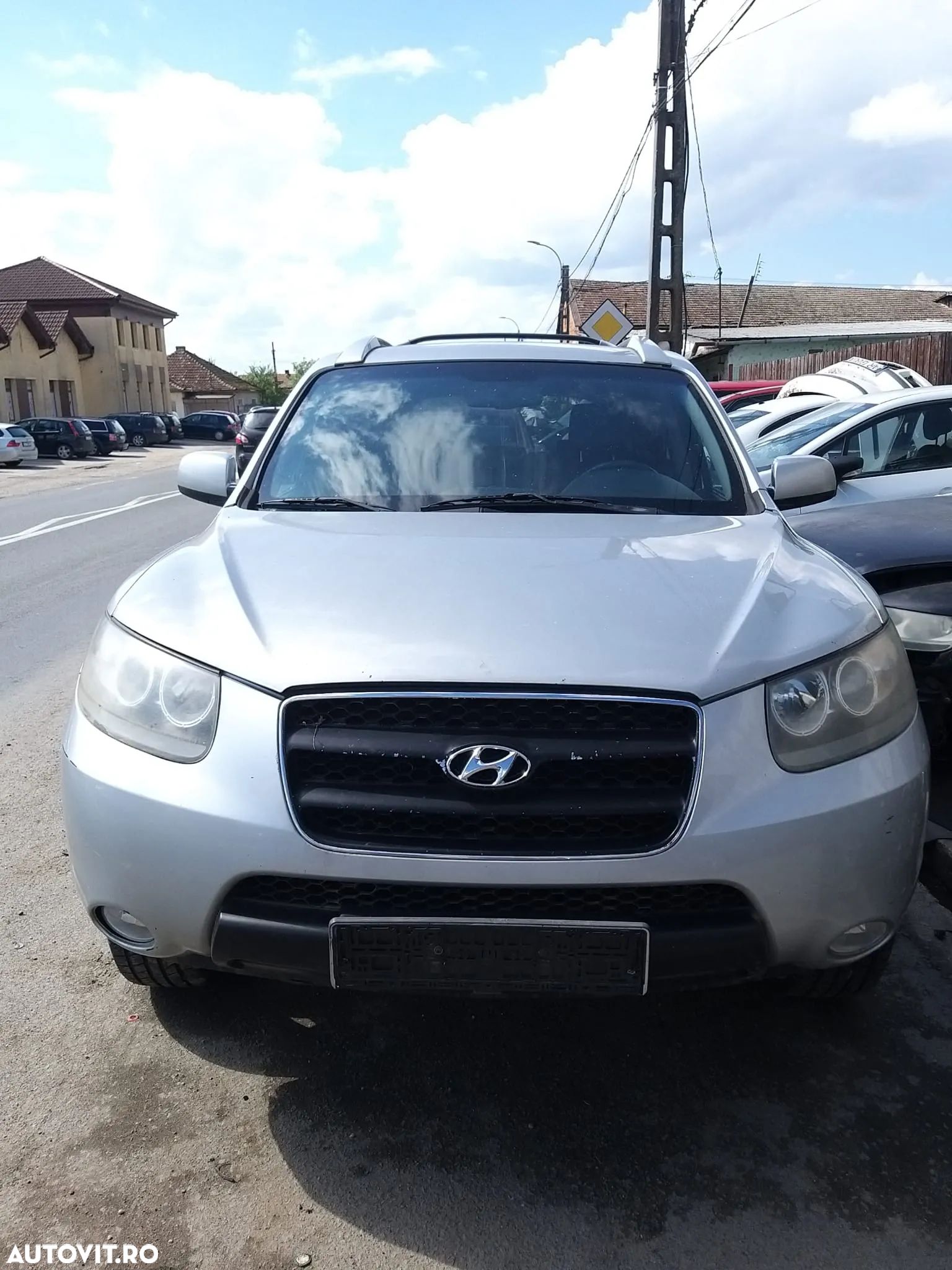 Dezmembram Hyundai Santa FE din 2006 2.2 CRDI 4x4 - 1