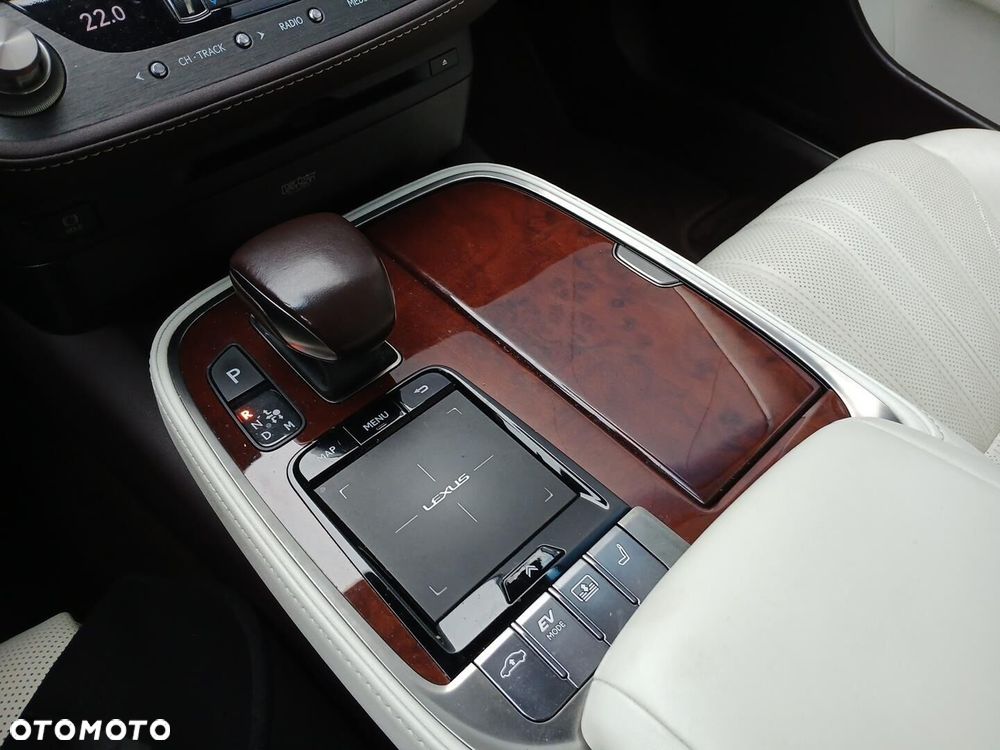 Lexus LS 500h Omotenashi AWD - 18