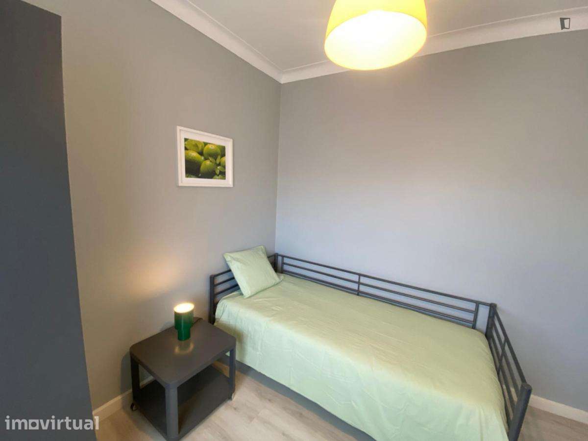 Quarto - localizado em Rio Tinto Porto - Grande imagem: 2/10