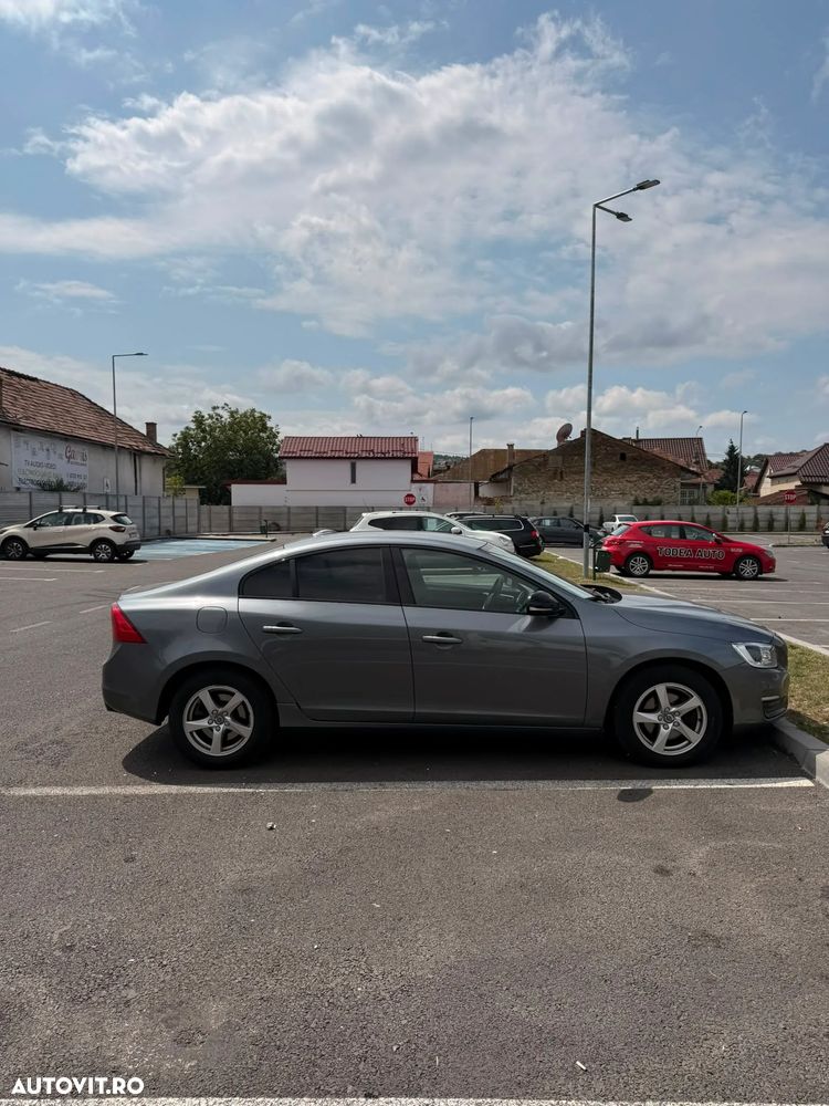 Volvo S60 D2 Momentum - 4