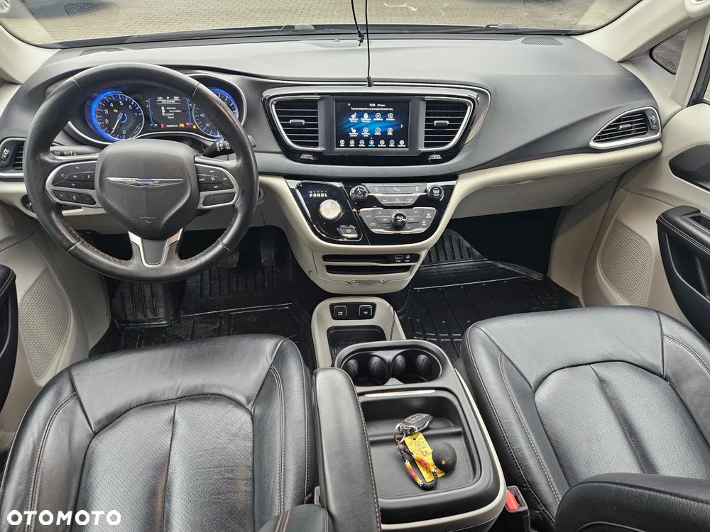 Chrysler Pacifica - 14