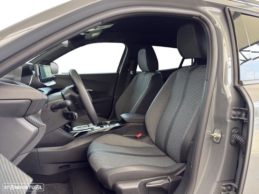 Peugeot e-2008 Allure - 12