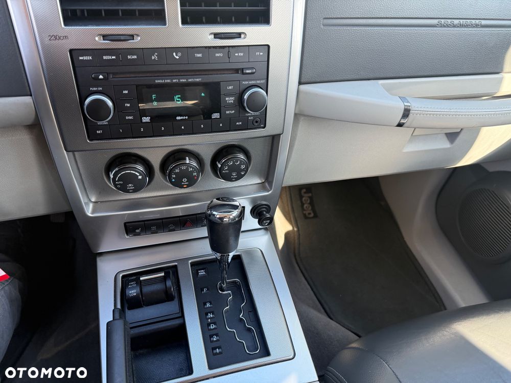 Jeep Cherokee 3.7 Limited - 26