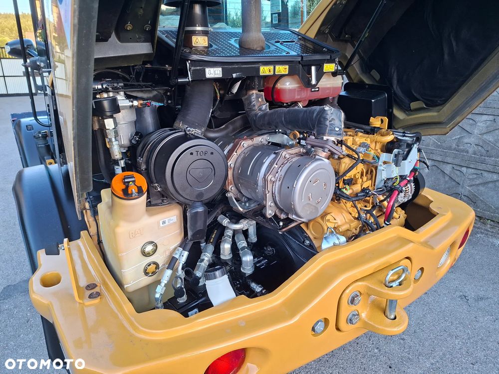 Caterpillar CAT 906 M - 24